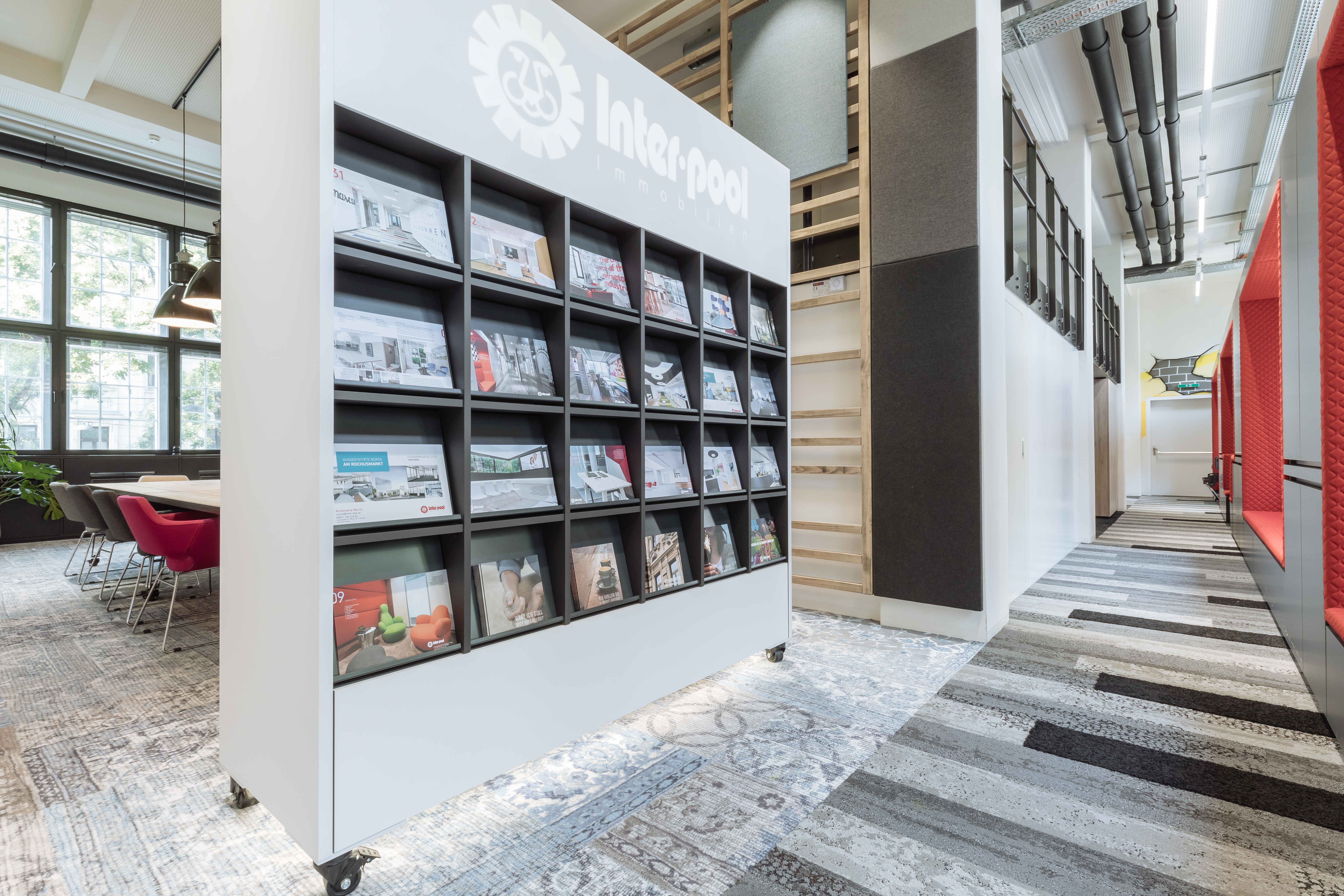 Projekte girls hands with sparkler